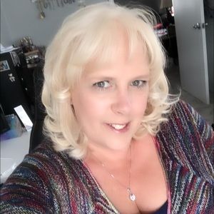 Meet your Posher, Debbie